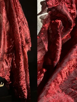 Ткань из гофрированного крепа Red Water Wave Креативная Светоотражающая текстура Дизайнер одежды Ткань для шитья одежды Материал ткани