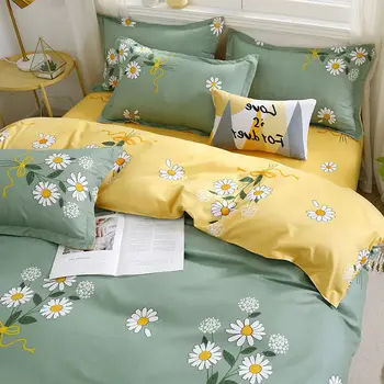 Жилая кровать из 4 частей с односпальными простынями, спящая обнаженной на застиранном одеяле, комплект простыней из 3 частей, Односпальная кровать в общем номере